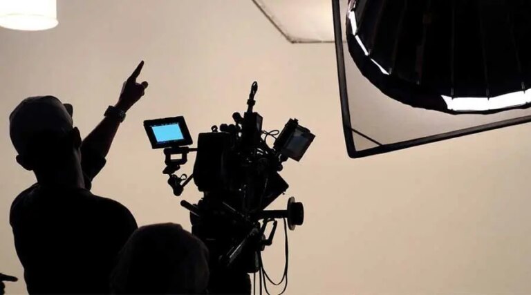 معاون وزیر بهداشت: استفاده از مشاور سلامت روان در تولید آثار نمایشی الزامی شود