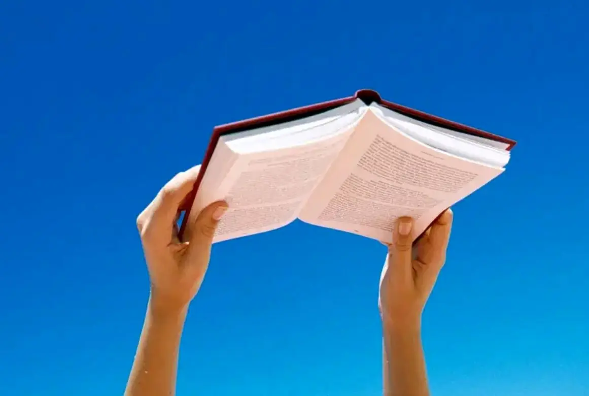 ۱۰ کتاب حال خوب کن که باید بخوانید/ پناهگاهی به نام ادبیات