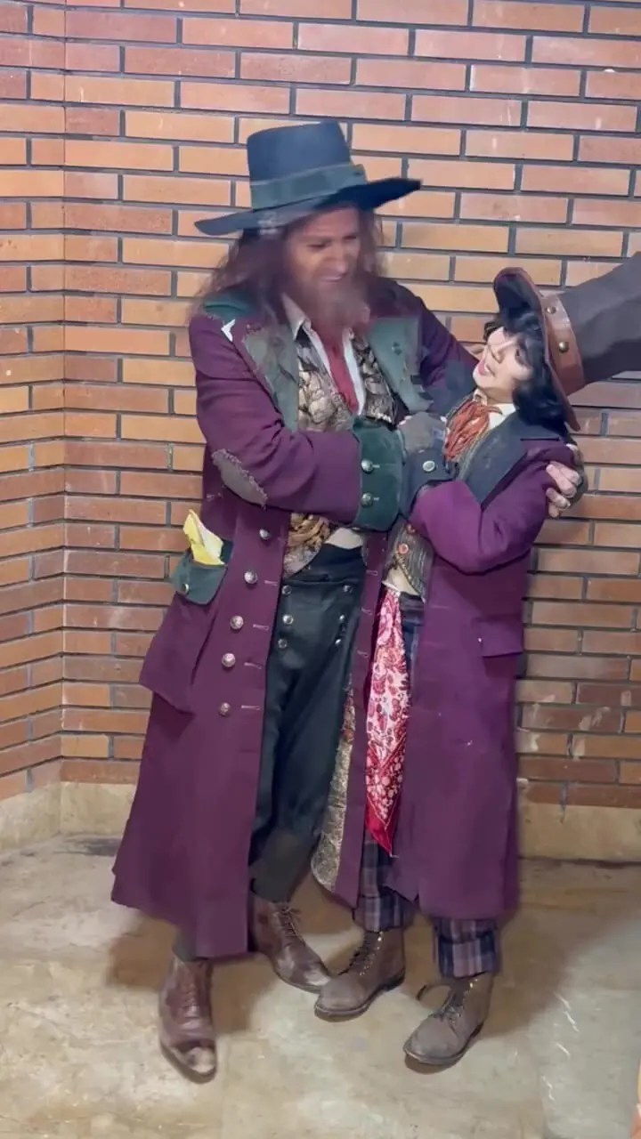 بهنوش طباطبایی و هوتن شکیبا در پشت‌صحنه نمایش «اولیور توئیست»