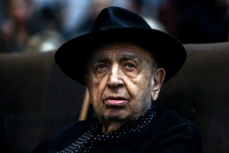 تصاویر؛ حاشیه و متن مراسم یادبود همایون ارشادی