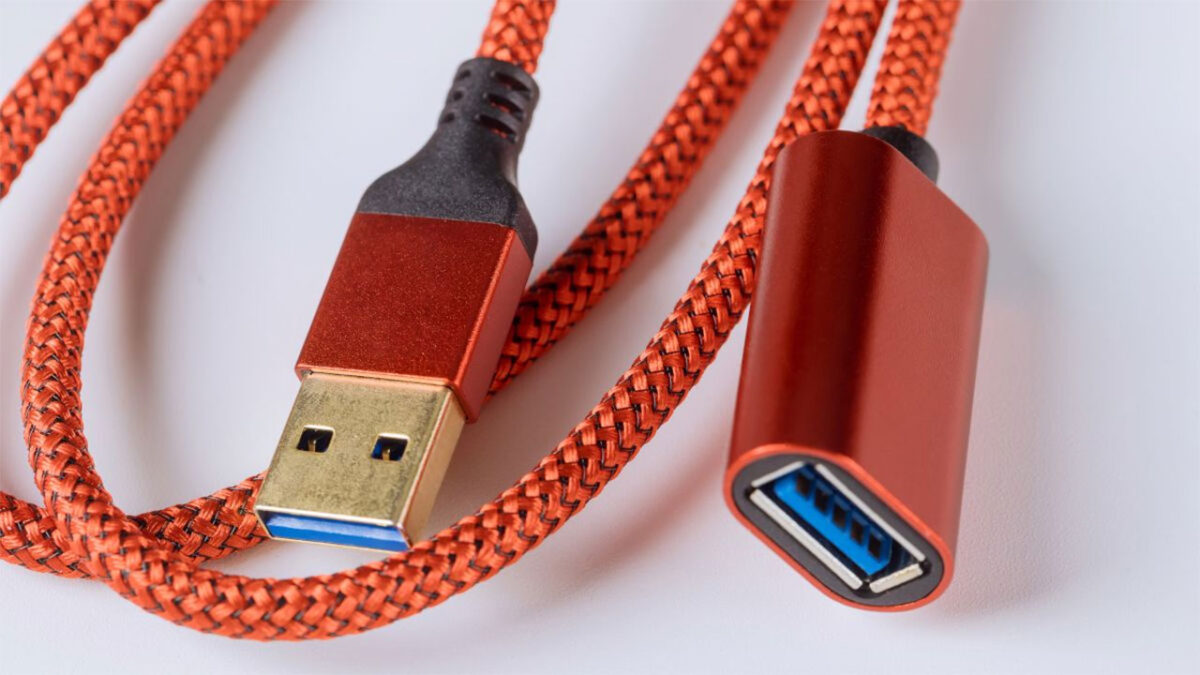 حداکثر طول کابل USB چقدر می‌تواند باشد؟ راهنمای کامل برای جلوگیری از افت سرعت و کارایی