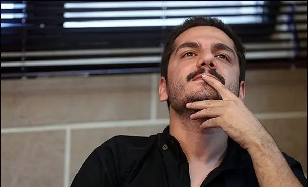 سلفی عباس غزالی با دخترش در آسانسور