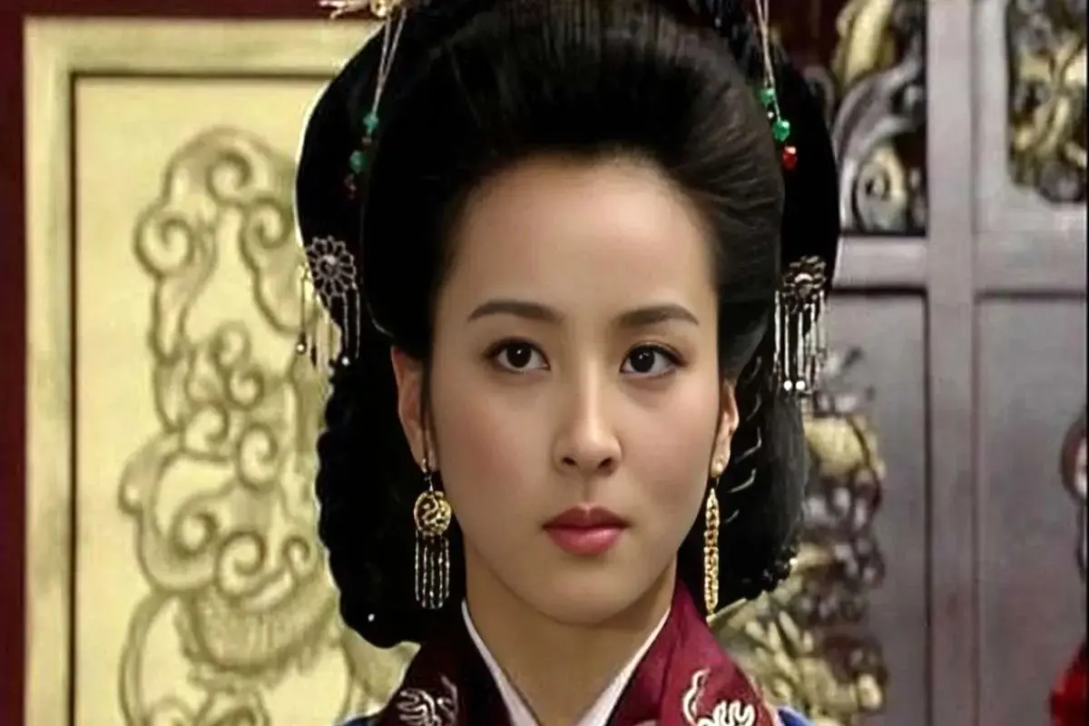 «سوسانو» سریال جومونگ در حال تبلیغ کالسکه بچه