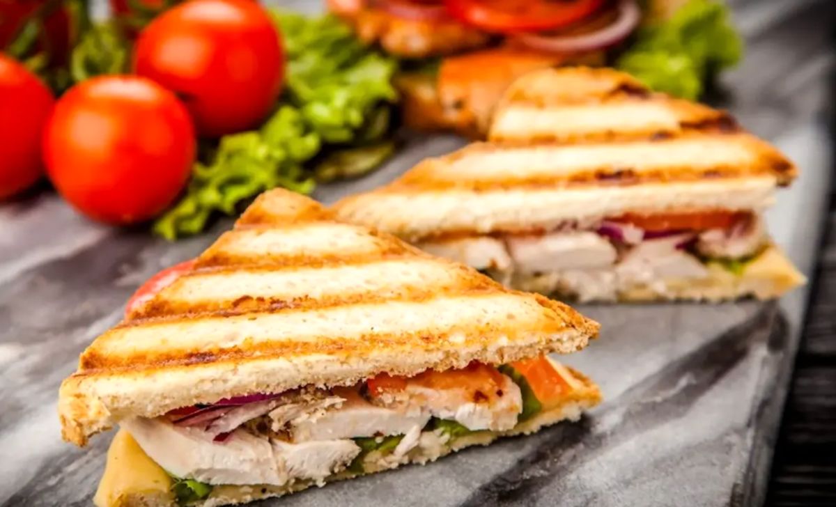 طرز تهیه اسنک مرغ در ساندویچ ساز و ماهیتابه