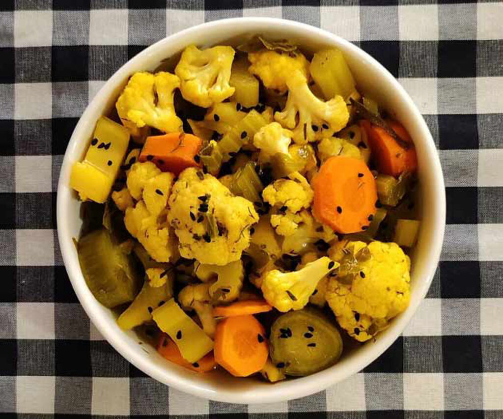 طرز تهیه ترشی هفت بیجار خونگی و خوشمزه