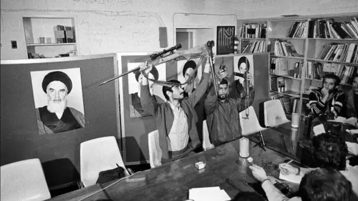 وقتی مسعود کیمیایی از اشغال سفارت پشتیبانی کرد/ فهرست هنرمندان حامی تسخیر