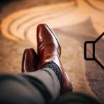 چرا کفش چرم صدا می‌دهد؟ علت‌ها و راهکارهای رفع مشکل