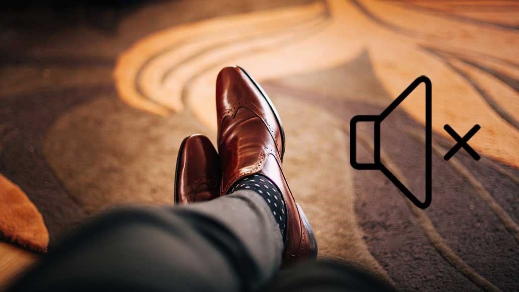 چرا کفش چرم صدا می‌دهد؟ علت‌ها و راهکارهای رفع مشکل