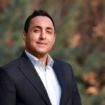 از بازداشت امیرحسین رستمی در کانادا تا اخراج بیژن بنفشه‌خواه از مراسم ختم پدرش به دلیل خنده زیاد!