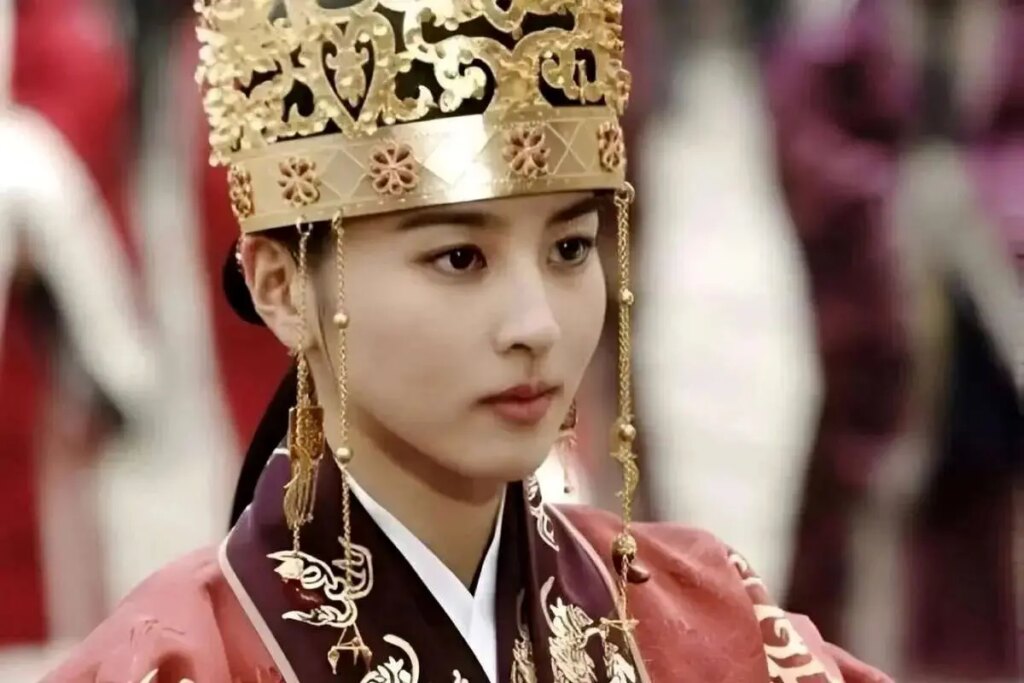 تصاویر تازۀ «سوسانو» در 44 سالگی در سریال جدیدش