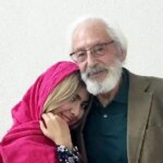 «جمشید مشایخی» در 43 سالگی در کنار «شهرام شب‌پره»؛ سال 56