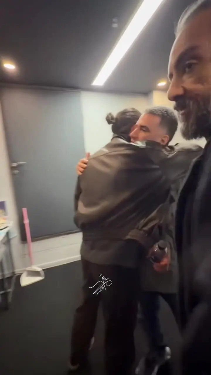 حضور هوتن شکیبا، سینا ساعی و دنیز دانش در نمایش کاظم سیاحی