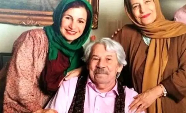 «داوود رشیدی» در 38 سالگی در کنار «بهروز وثوقی» در کافه