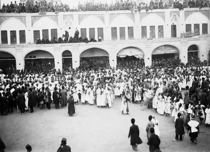 صفویان یا قاجارها، کدام‌یک به آیین‌های مذهبی را بیشتر اهمیت می‌دادند؟