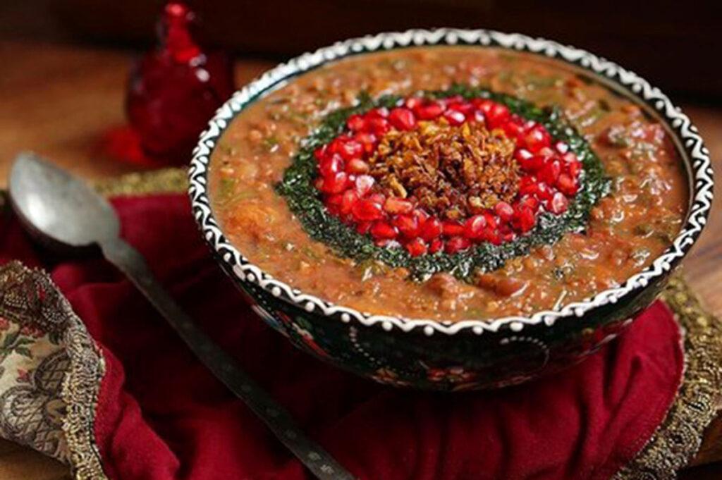طرز تهیه آش انار یزدی، یک غذای سنتی با طعمی فراموش‌نشدنی