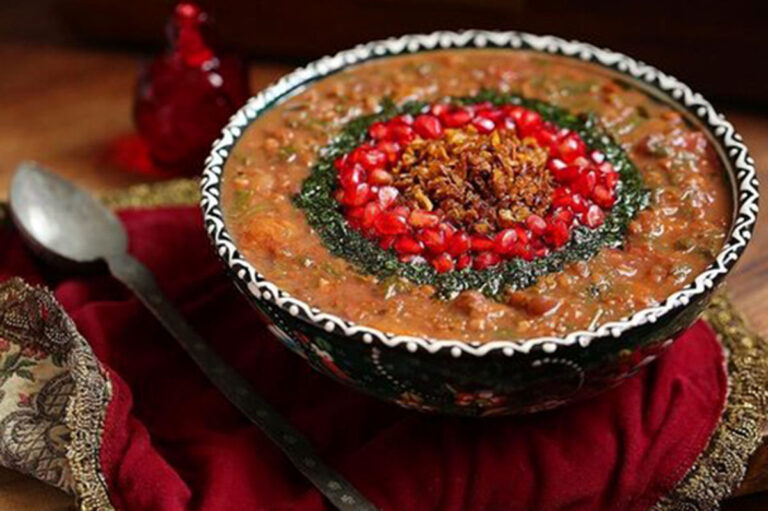 طرز تهیه آش انار یزدی، یک غذای سنتی با طعمی فراموش‌نشدنی