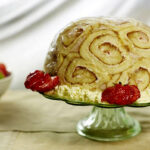 طرز تهیه دسر شارلوت یخچالی با طعم موز و گردو