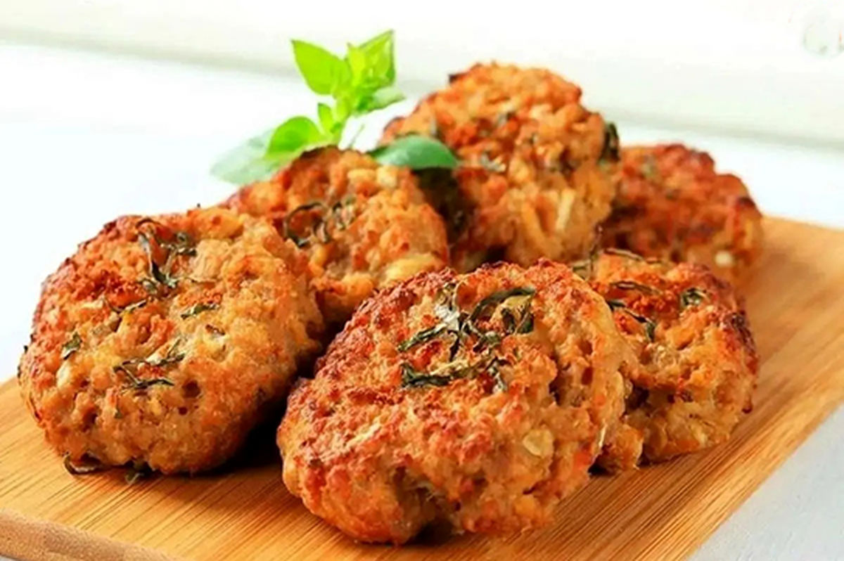 طرز تهیه کوکو مرغ کردی، شام فوری اما مجلسی!