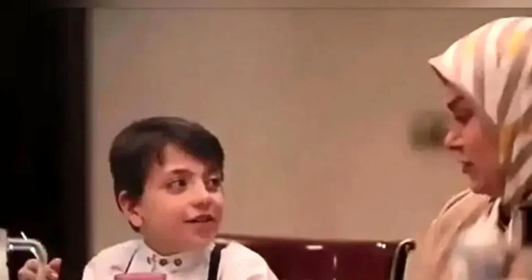 «علی ثروتیان» (سریال آنام) و برادر دوقلویش در 16 سالگی در کنار «پرواز همای»