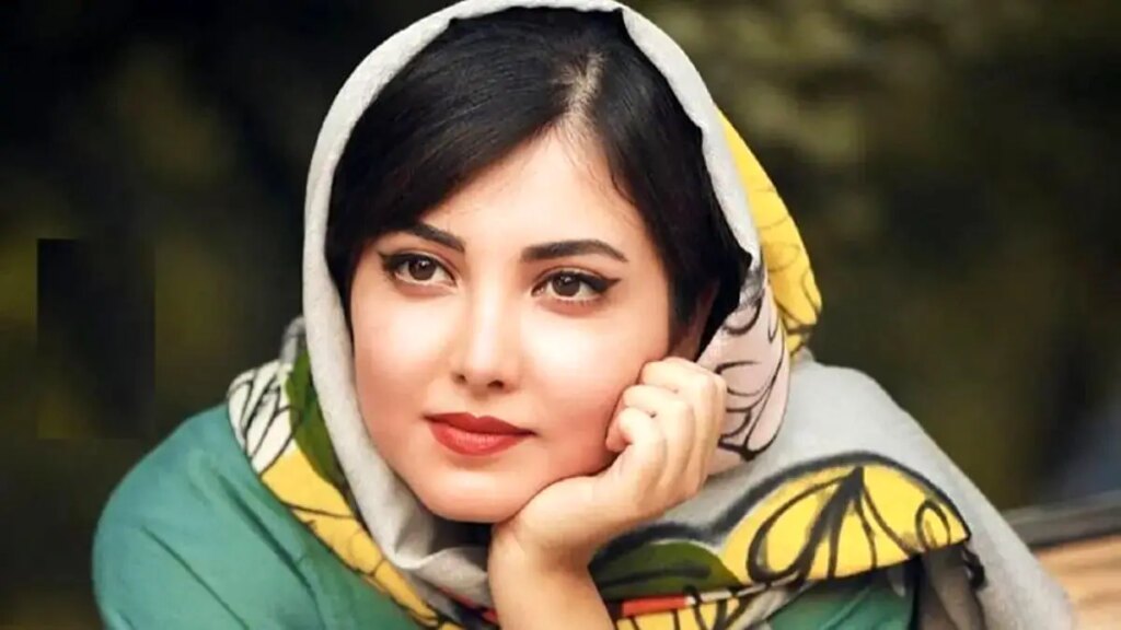 عکس بامزه زیبا کرمعلی، بازیگر فیلم دینامیت از اتاقش