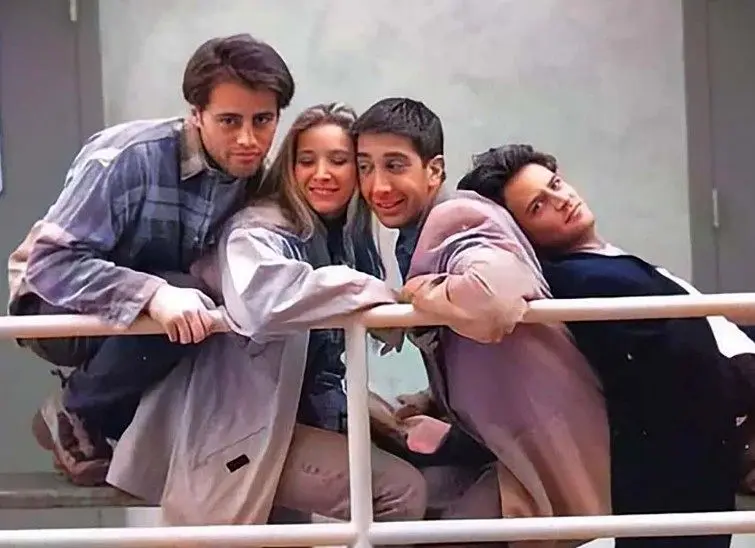 عکس‌های کمیاب از پشت صحنه‌ سریال فرندز 35 سال پیش