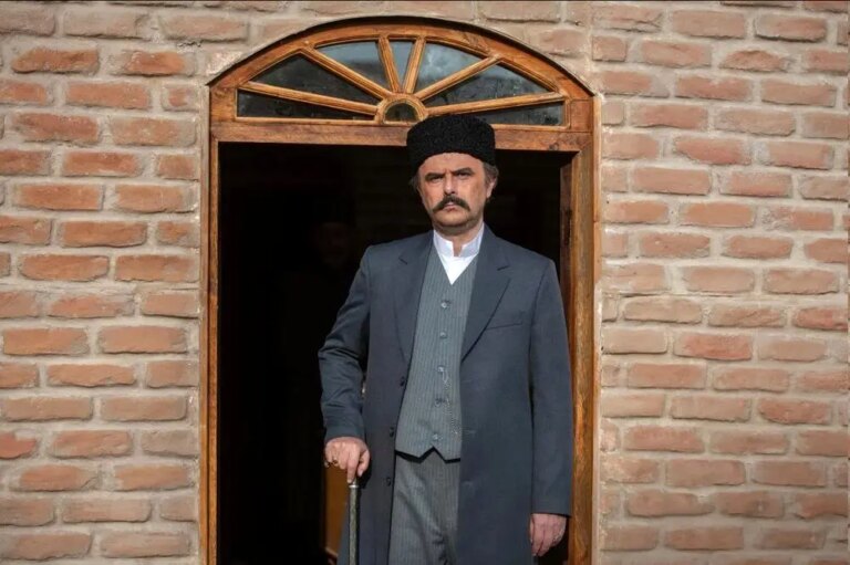 عکس‌هایی متفاوت از علی مصفا در پشت صحنه بامداد خمار