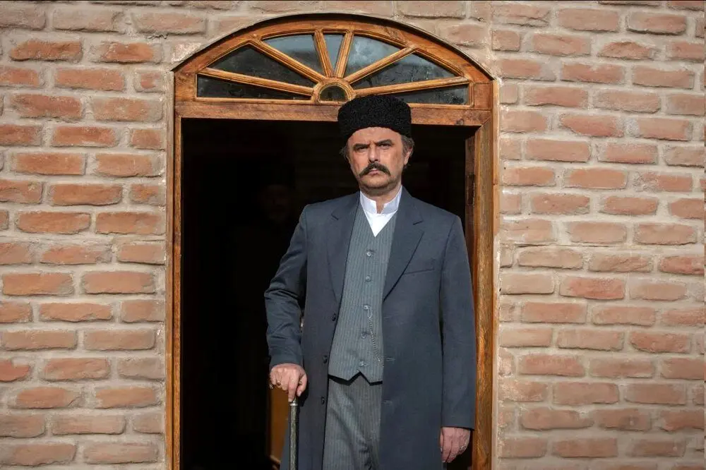 عکس‌هایی متفاوت از علی مصفا در پشت صحنه بامداد خمار