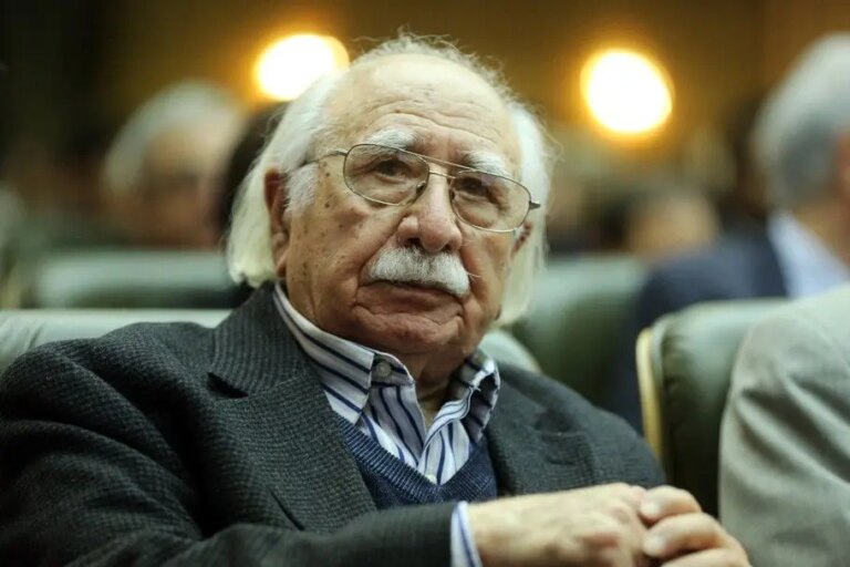 فتح‌الله مجتبایی: آدم از کتاب‌های درسی خجالت می‌کشد!