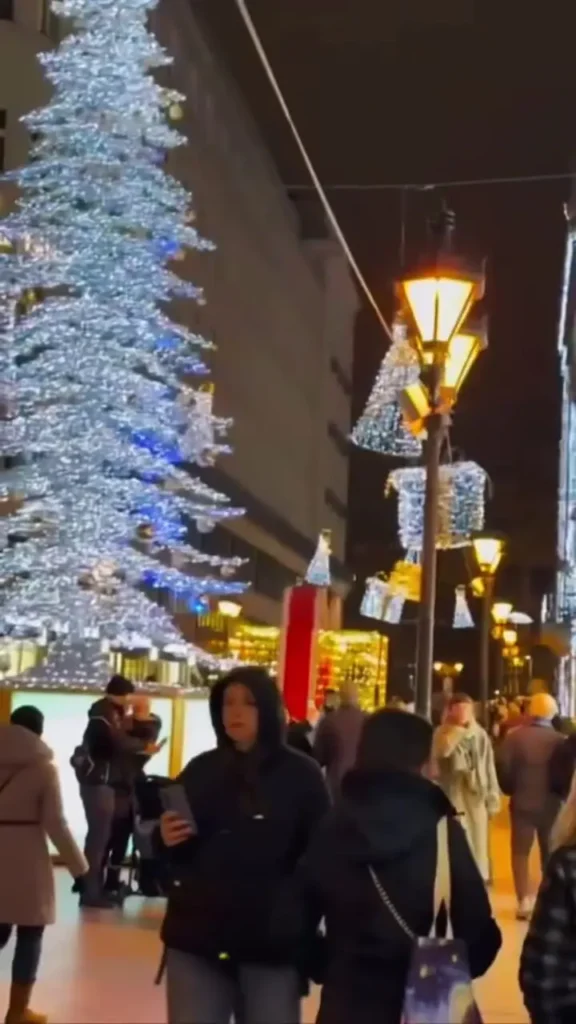 مارال و مونا فرجاد در جشن کریسمس