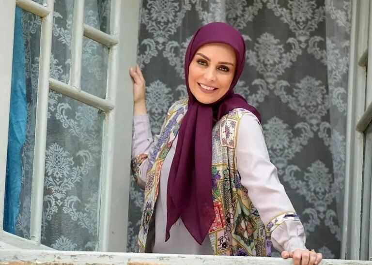 «ماهچهره خلیلی» به همراه پسرش در لندن؛ سال 1394