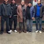 نوید پورفرج و اشوان با خانواده در پشت صحنه تئاتر کلیکسونر