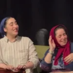 همخوانی ژاله صامتی و دخترش در تئاتر ماهی رها