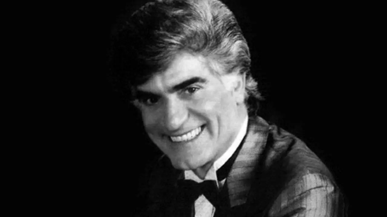 «ویگن» در حال خوش و بش با «شعبان بی مخ»؛ دهه 40