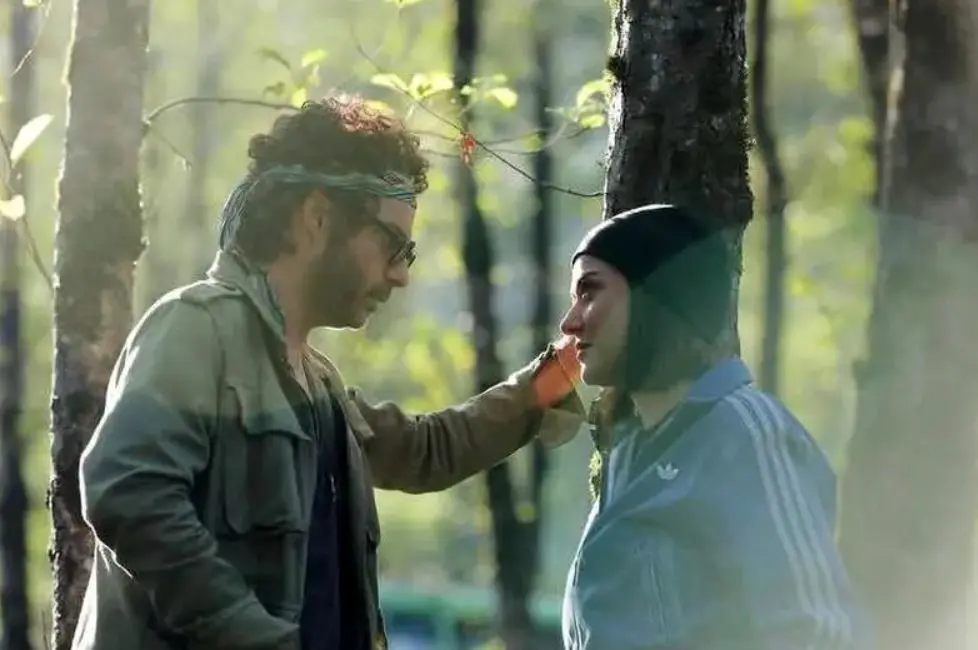 پریناز ایزدیار و پیمان معادی در پشت صحنه «بن سای»