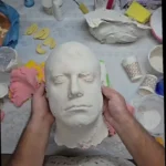 گریم سنگین چهره خوک به روی صورت روزبه حصاری