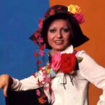 «گوگوش» 12 ساله در کنار برادر کوچکترش؛ دهۀ 40