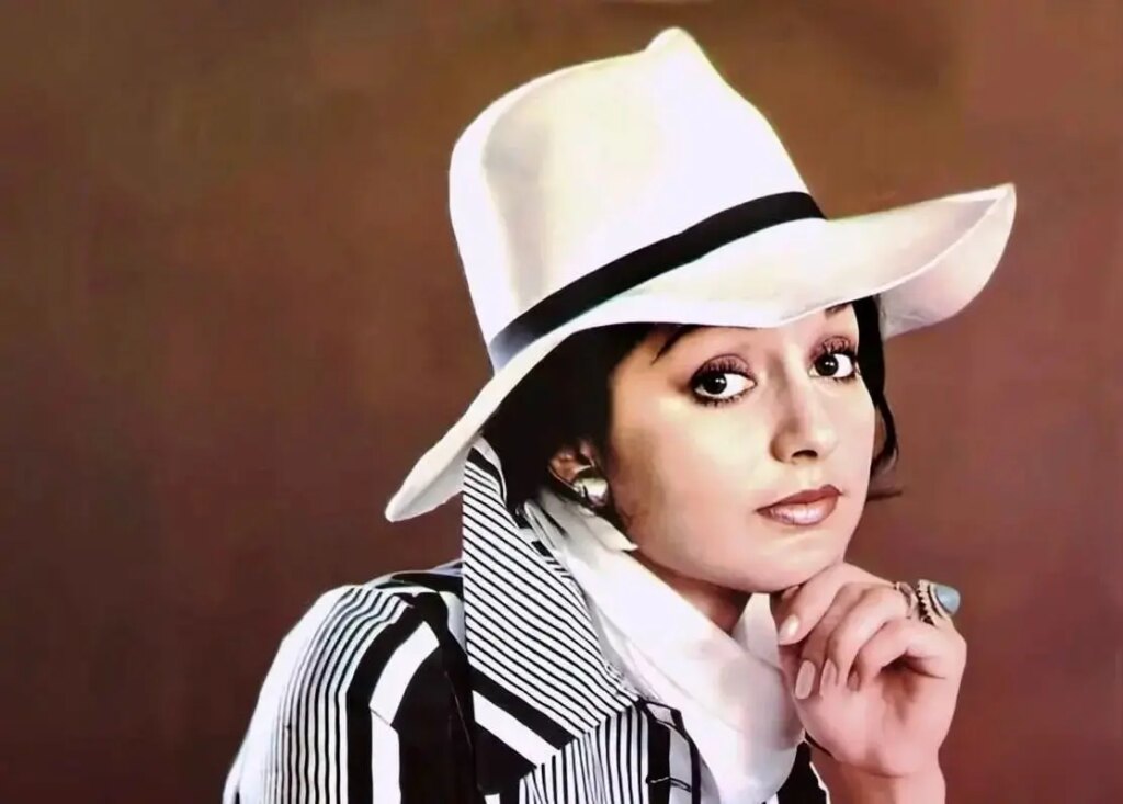 «گوگوش و مسعود کیمیایی» در کنار یک جت شخصی؛ سال 80