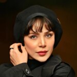 استایل شیک زهرا فراهانی با ترنچ‌کت در اکران فیلم شاه‌نقش