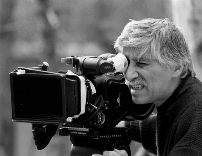 خاکسپاری بهرام بیضایی با نوای حسین علیزاده و مناجات‌خوانی مژده شمسایی