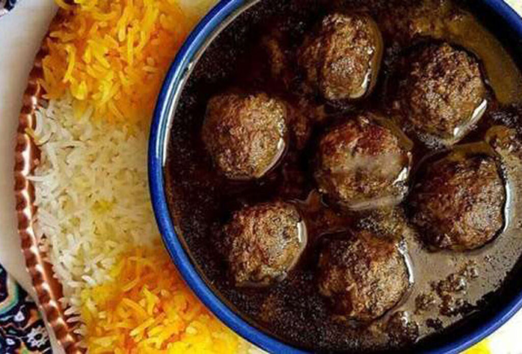 طرز تهیه خورش فسنجان خوشمزه و مجلسی با گوشت قلقلی