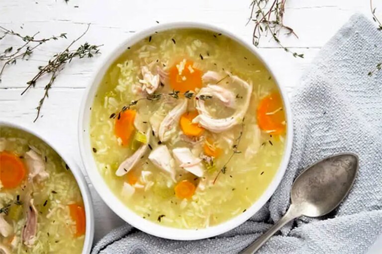 طرز تهیه سوپ مرغ به روش ساده برای سرماخوردگی و انواع دیگر آن