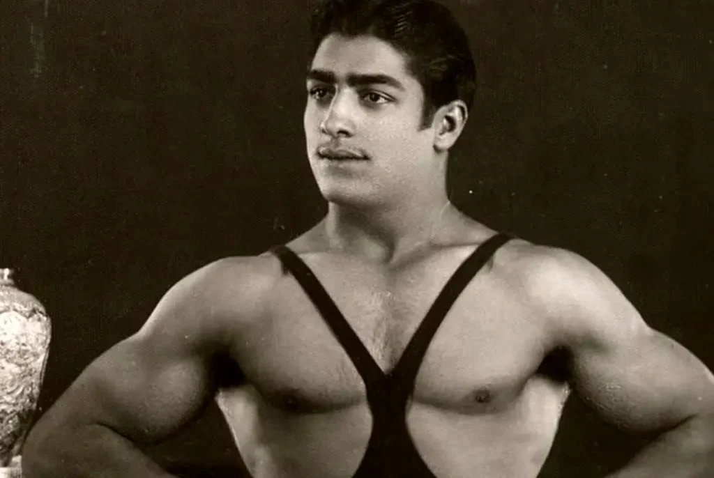 «فردین» و «فرامرز قریبیان» در حال درست کردن چای آتشی در جنگل