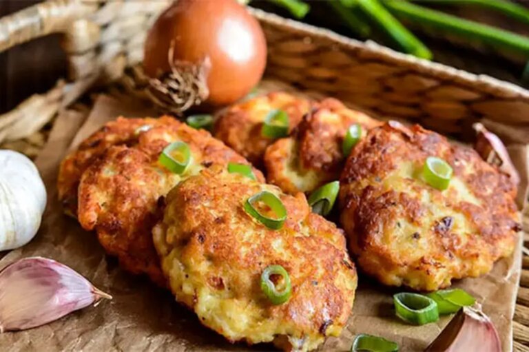 کوکوی مرغ و پیازچه؛ افطاری خوشمزه و بدون دردسر