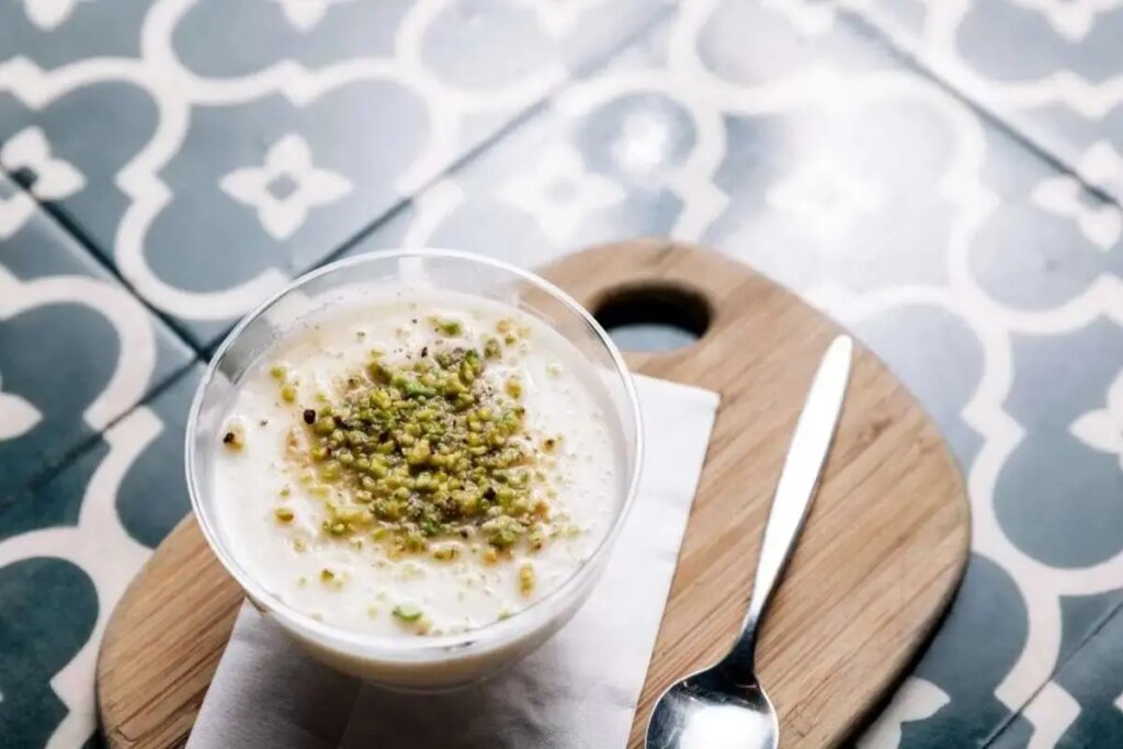طرز تهیه ۴ مدل فرنی خوشمزه و مقوی برای افطار