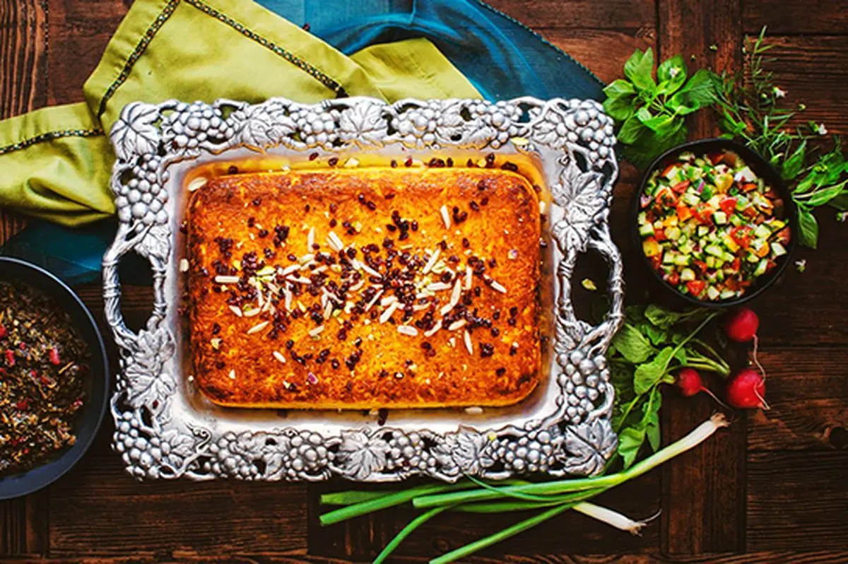تمام ریزه‌کاری‌های پخت ته‌چین مرغ با ماست