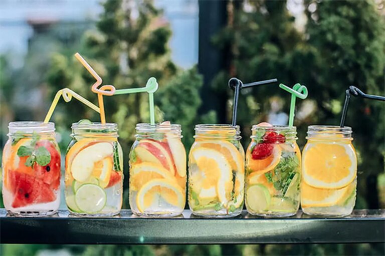 ۷ نوشیدنی خنک برای فرار از گرمای این روزها