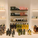خرید عطر در مشهد؛ راهنمای کامل برای انتخاب اسانس اصل